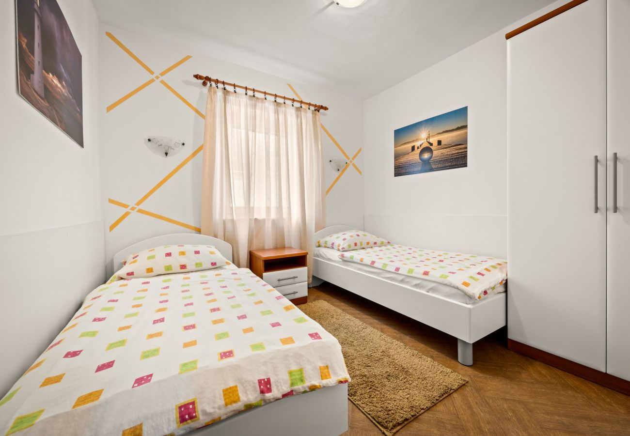 Apartment in Štinjan - Family Apartment Stinjan with Garden View
