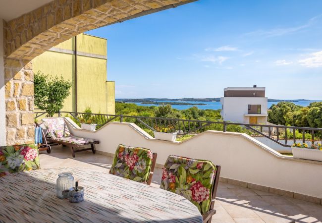 Apartment in Štinjan - Family Apartment Stinjan with Sea View