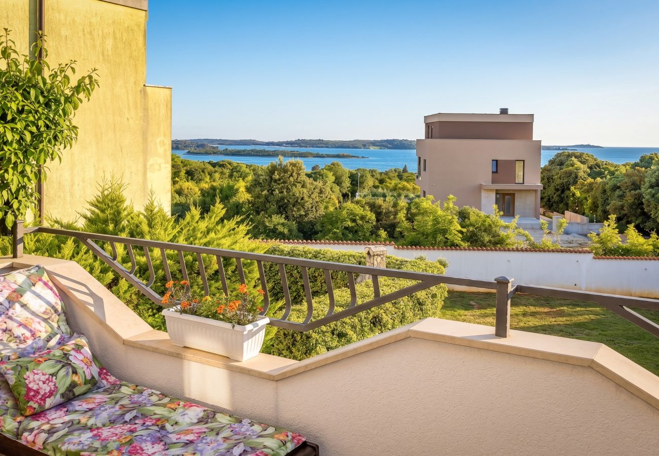 Apartment in Štinjan - Family Apartment Stinjan with Sea View