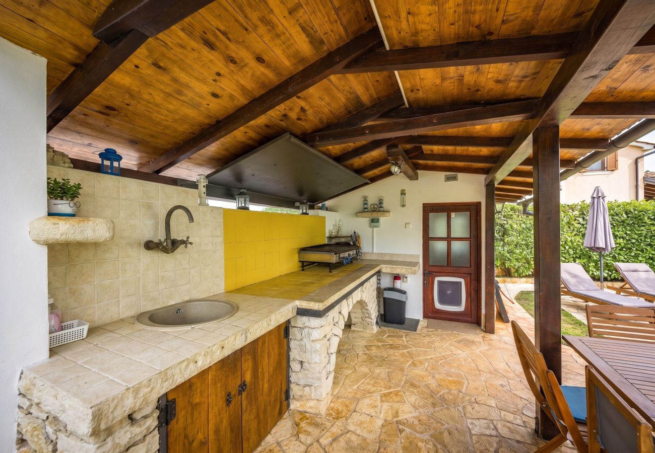 Apartment in Štinjan - Family Apartment Stinjan with Sea View