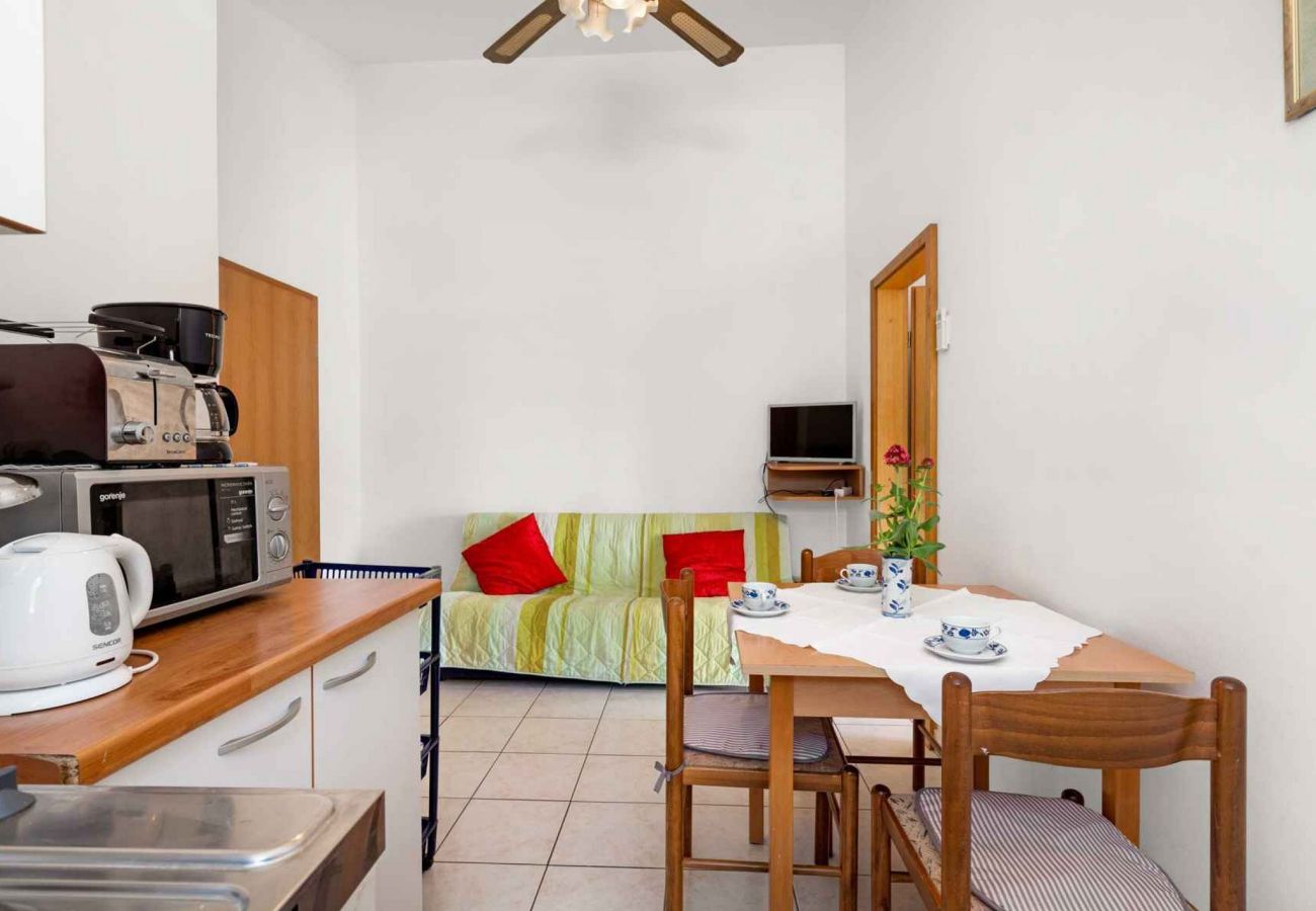 Apartment in Šibenik-Brodarica - Charming Brodarica Apartment A3