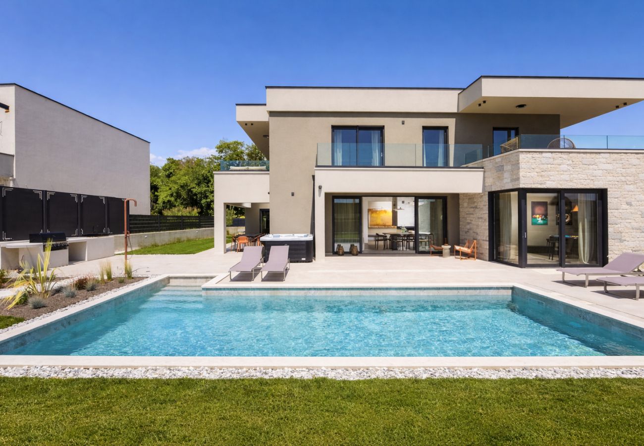 Villa in Funtana - Designer Beach Villa Limes - Pool, Spa & Games