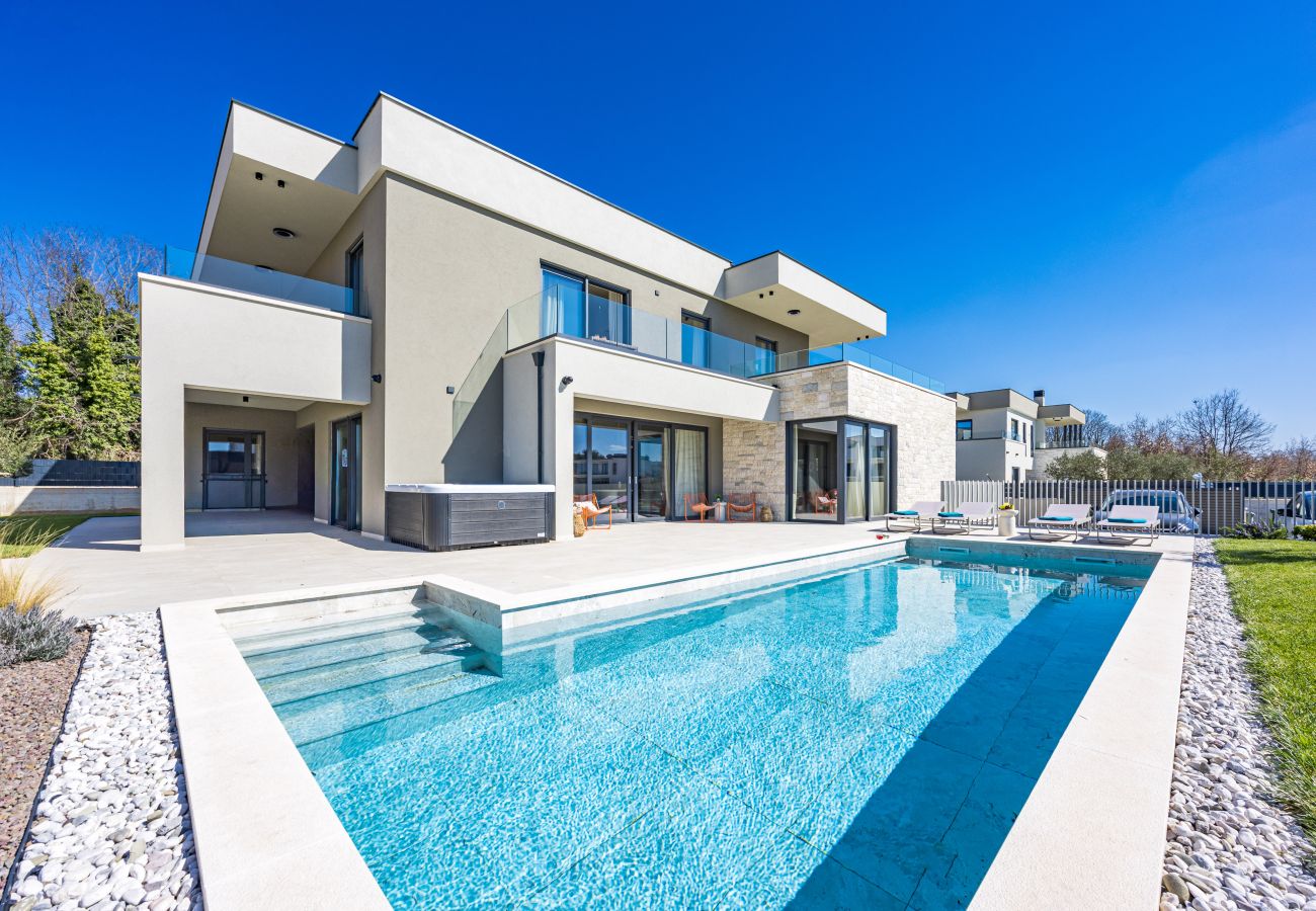 Villa in Funtana - Designer Beach Villa Limes - Pool, Spa & Games