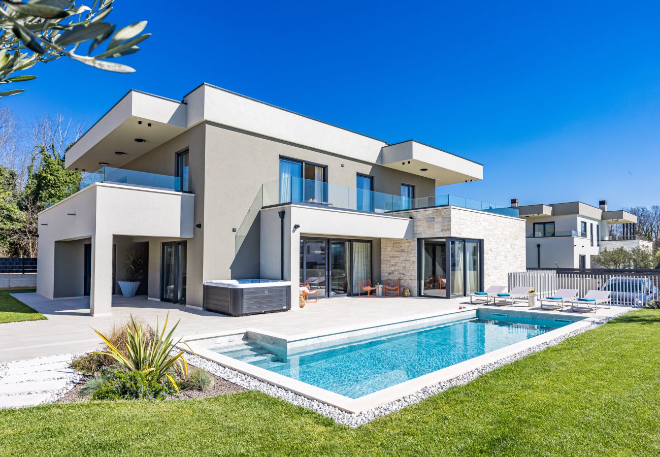 Villa in Funtana - Designer Beach Villa Limes - Pool, Spa & Games