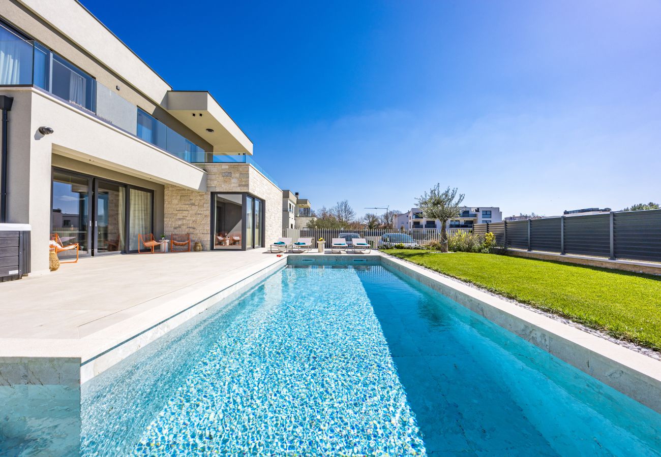 Villa in Funtana - Designer Beach Villa Limes - Pool, Spa & Games