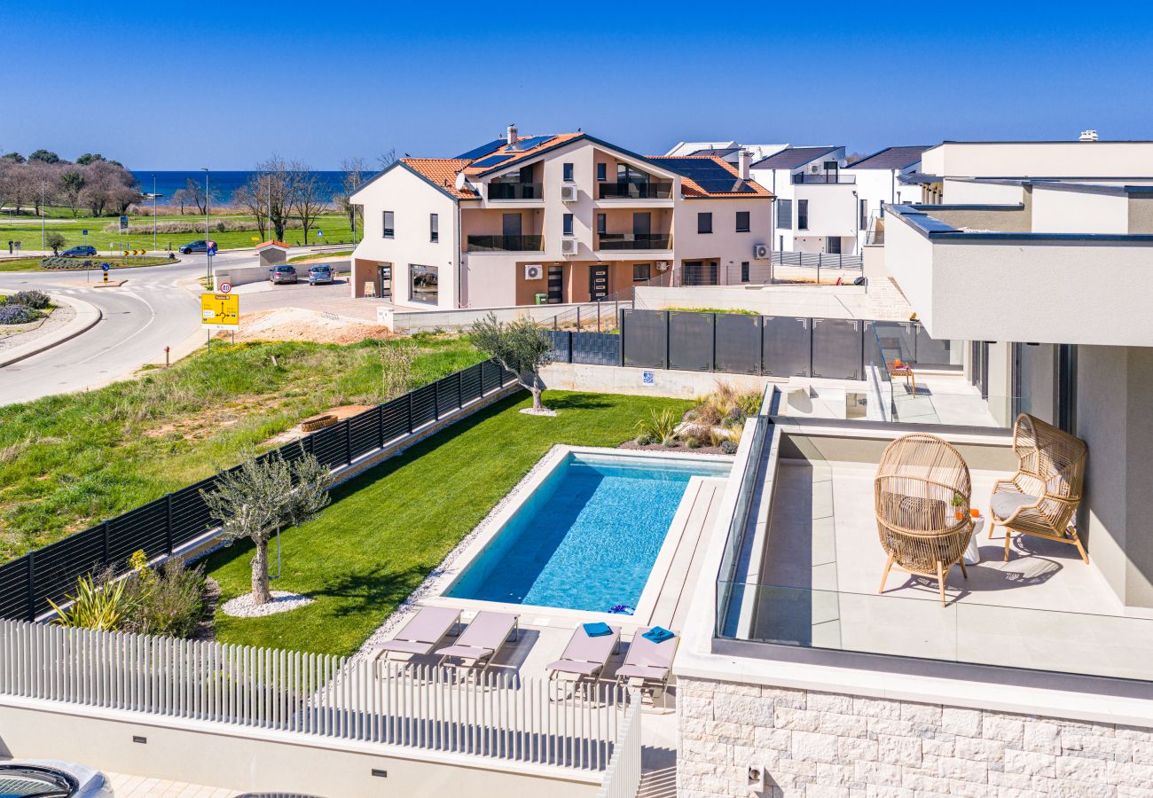 Villa in Funtana - Designer Beach Villa Limes - Pool, Spa & Games