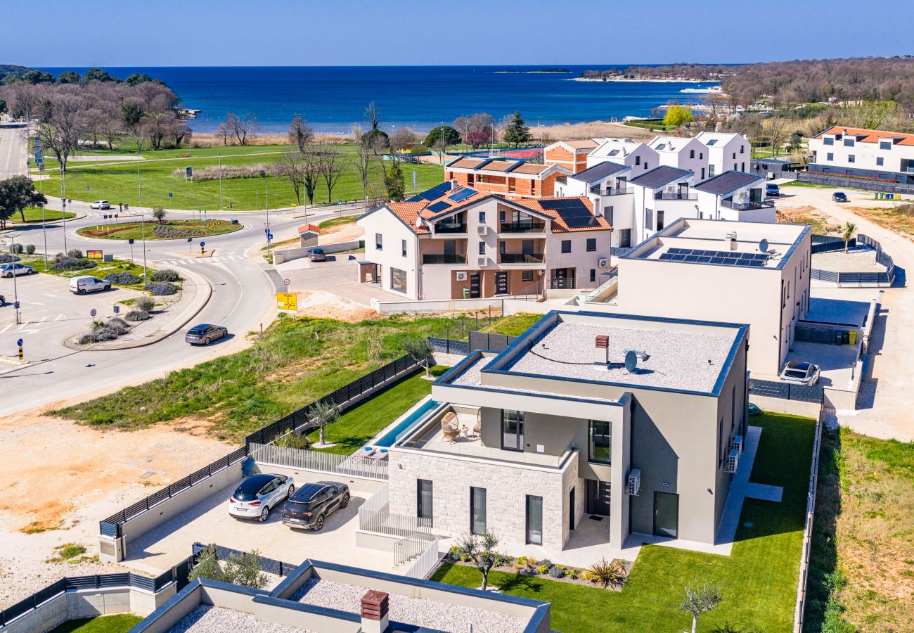 Villa in Funtana - Designer Beach Villa Limes - Pool, Spa & Games