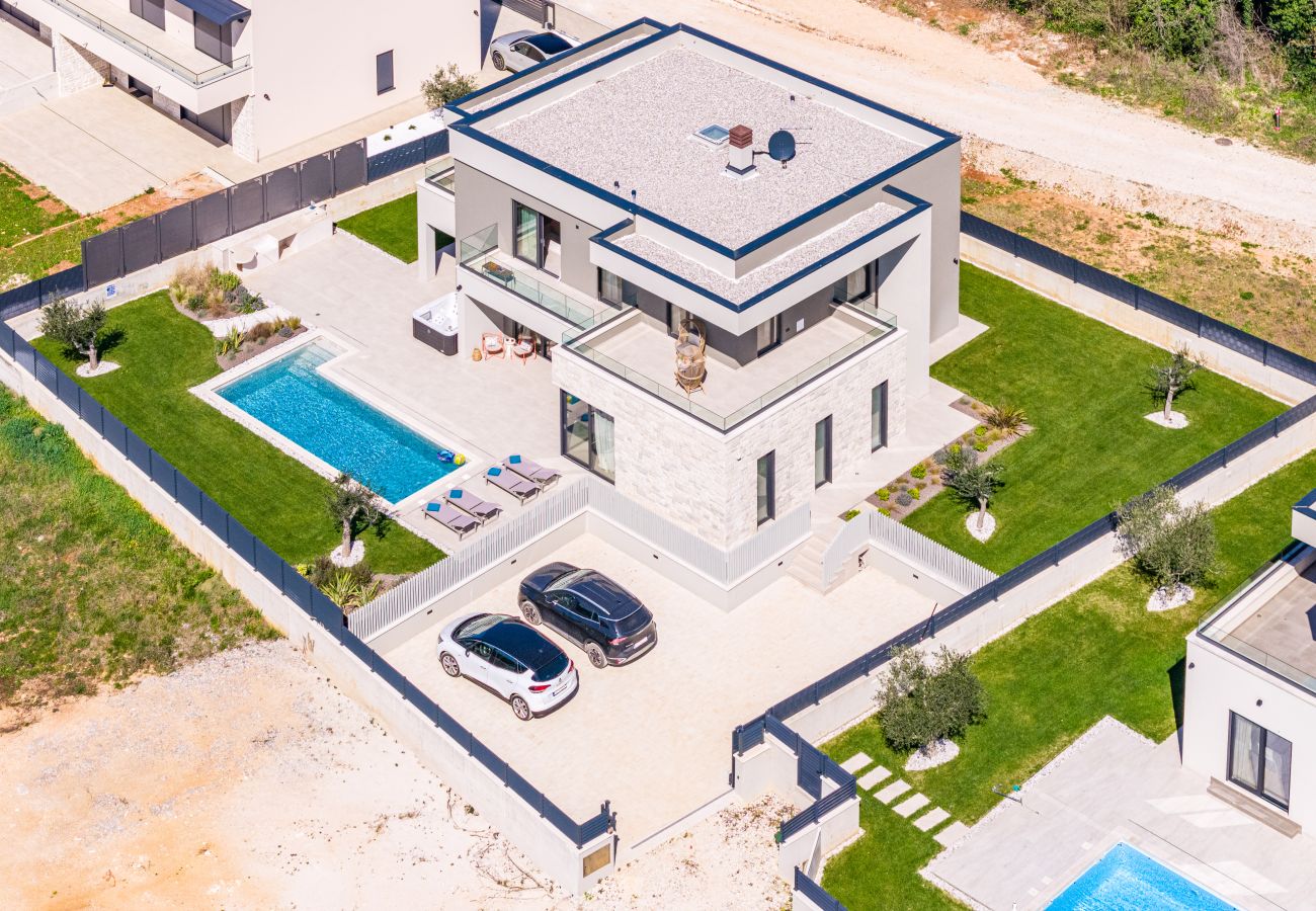 Villa in Funtana - Designer Beach Villa Limes - Pool, Spa & Games