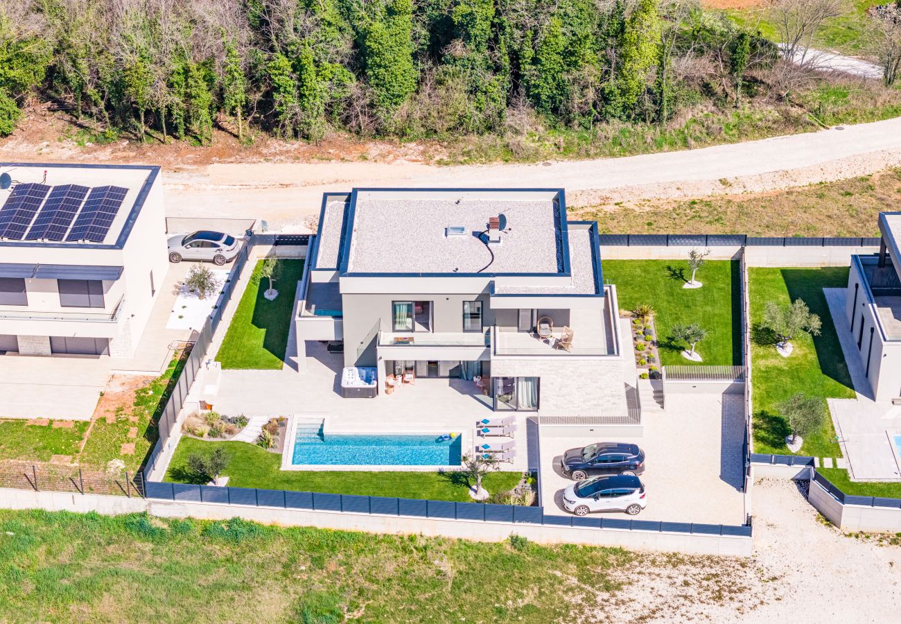 Villa in Funtana - Designer Beach Villa Limes - Pool, Spa & Games