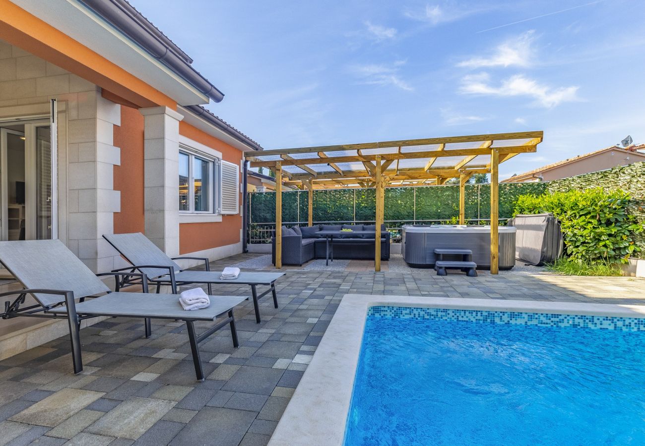 Villa in Pula - Lotus Elite Villa with Pool & Jacuzzi 8