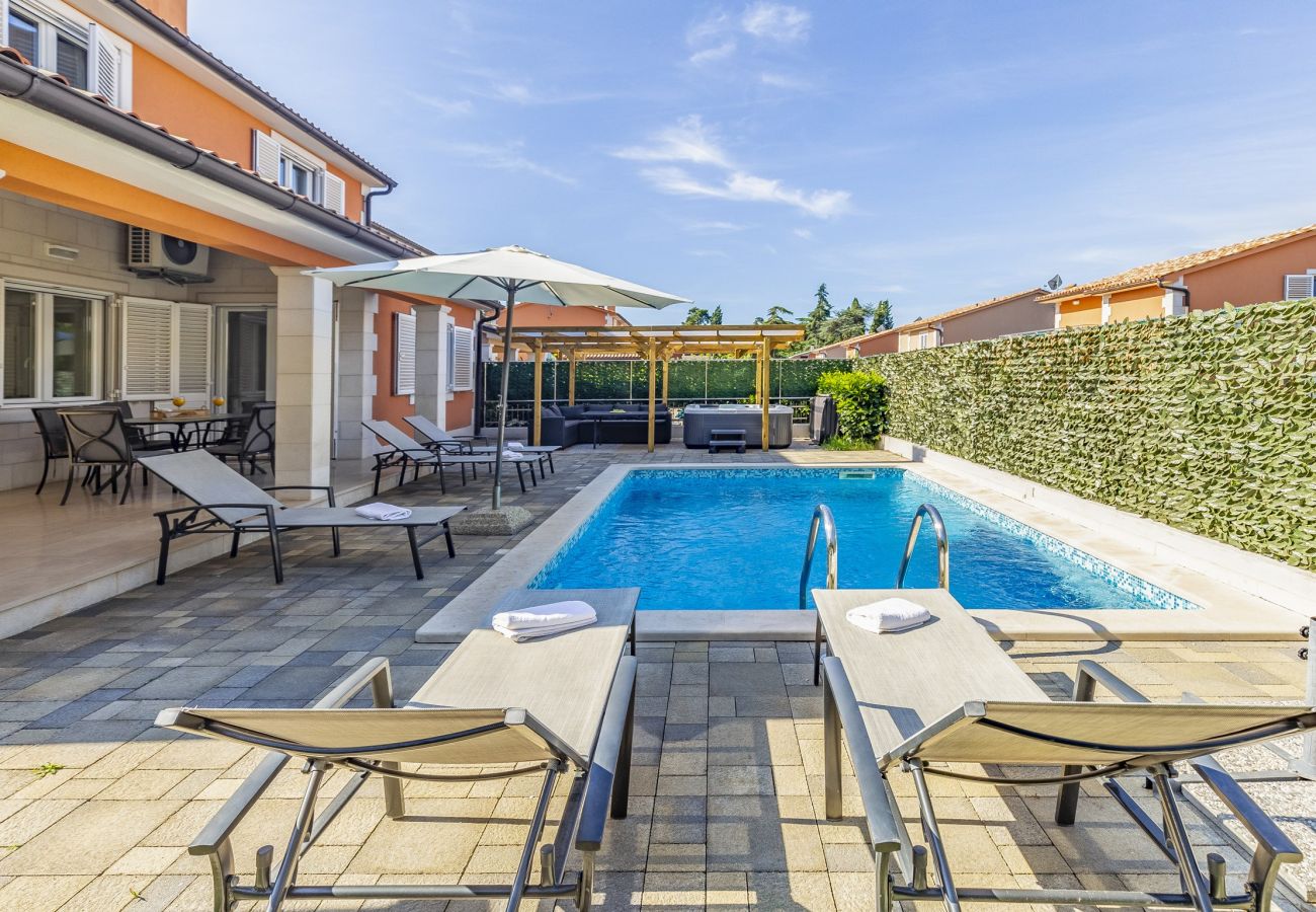 Villa in Pula - Lotus Elite Villa with Pool & Jacuzzi 10