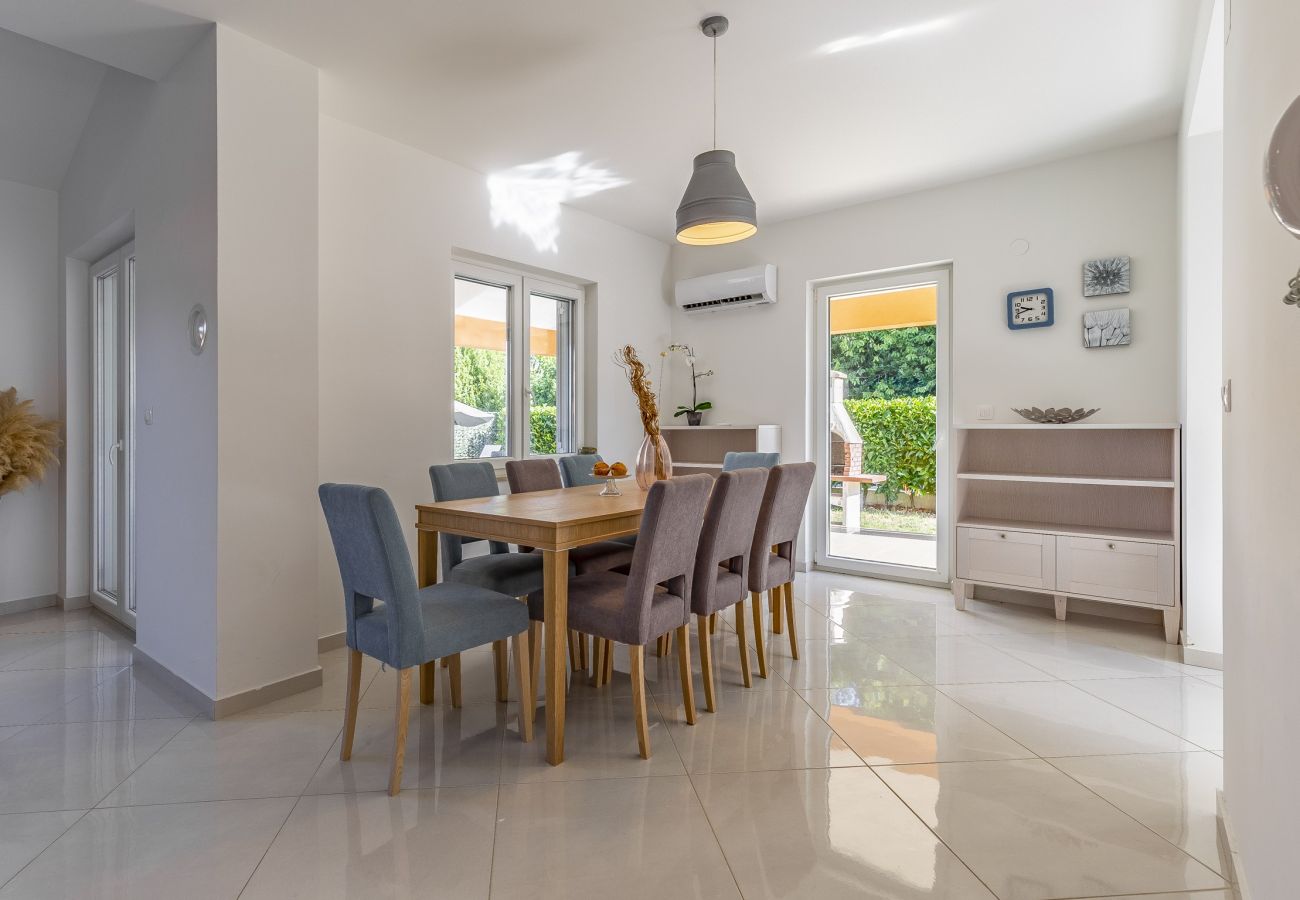 Villa in Pula - Lotus Elite Villa with Pool & Jacuzzi 10