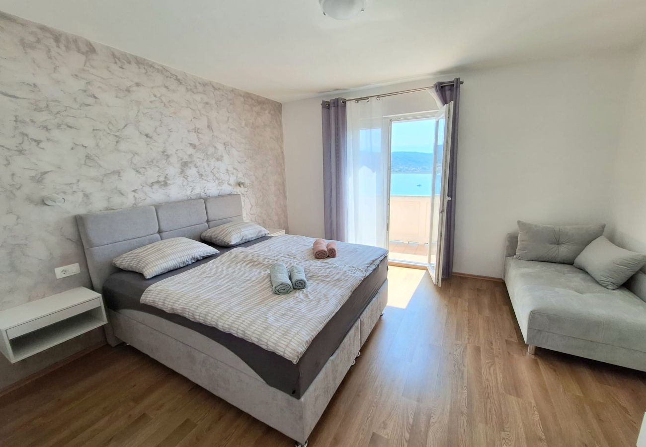 Apartment in Supetarska Draga - Apartment Nikolina 1 with Sea View