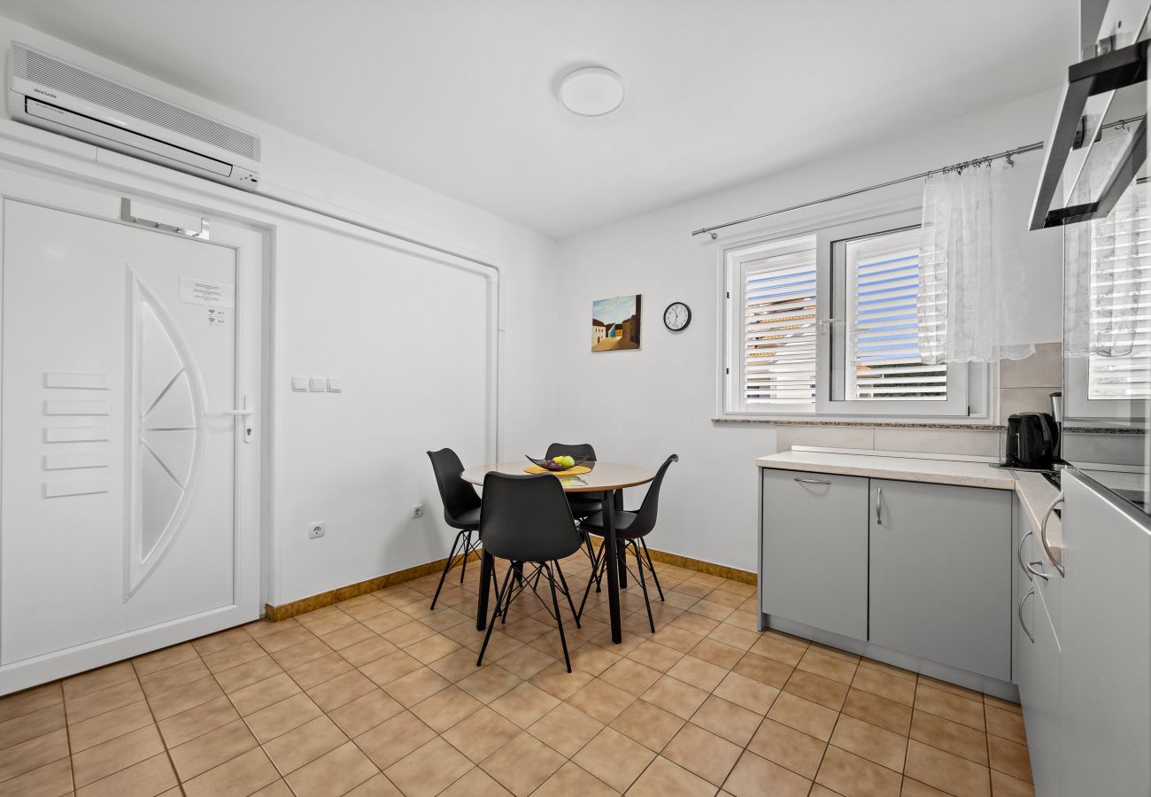 Apartment in Supetarska Draga - Apartment Nikolina 1 with Sea View