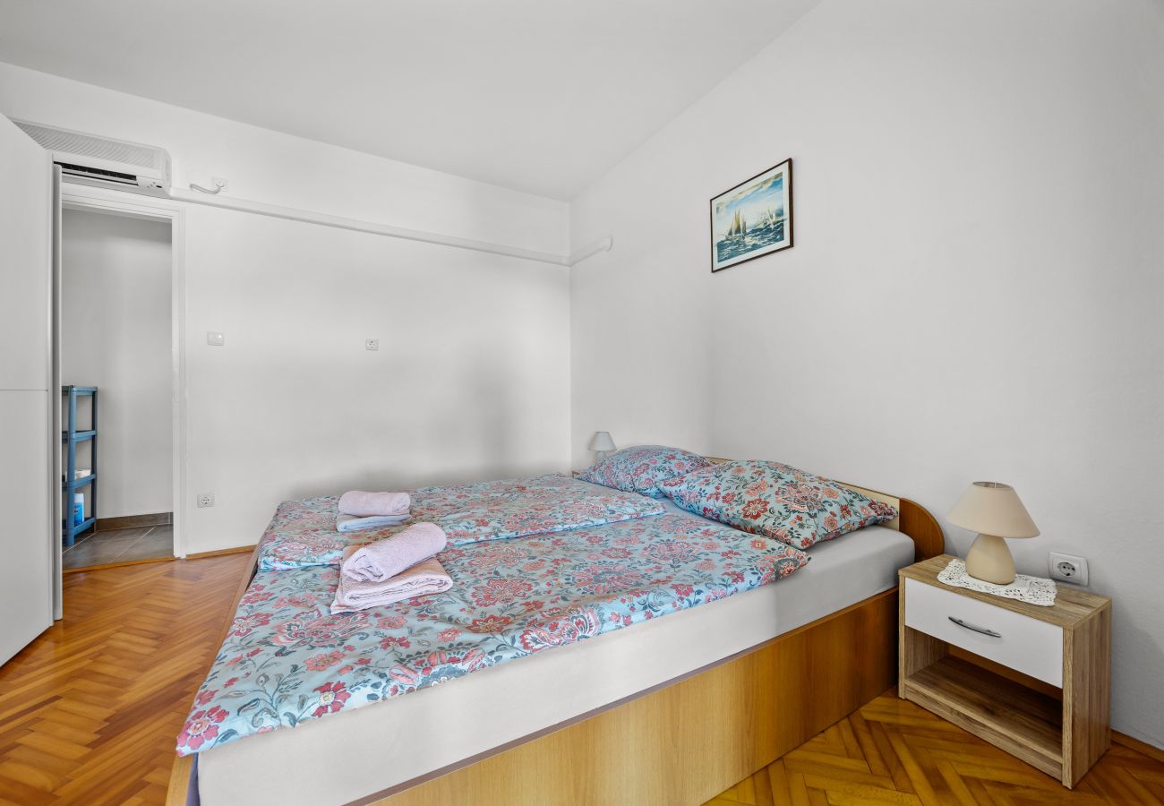 Apartment in Supetarska Draga - Apartment Nikolina 1 with Sea View