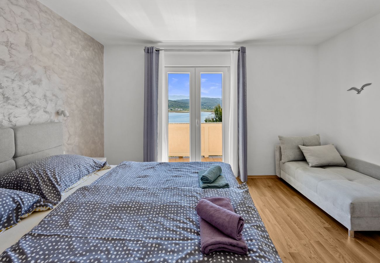 Apartment in Supetarska Draga - Apartment Nikolina 1 with Sea View