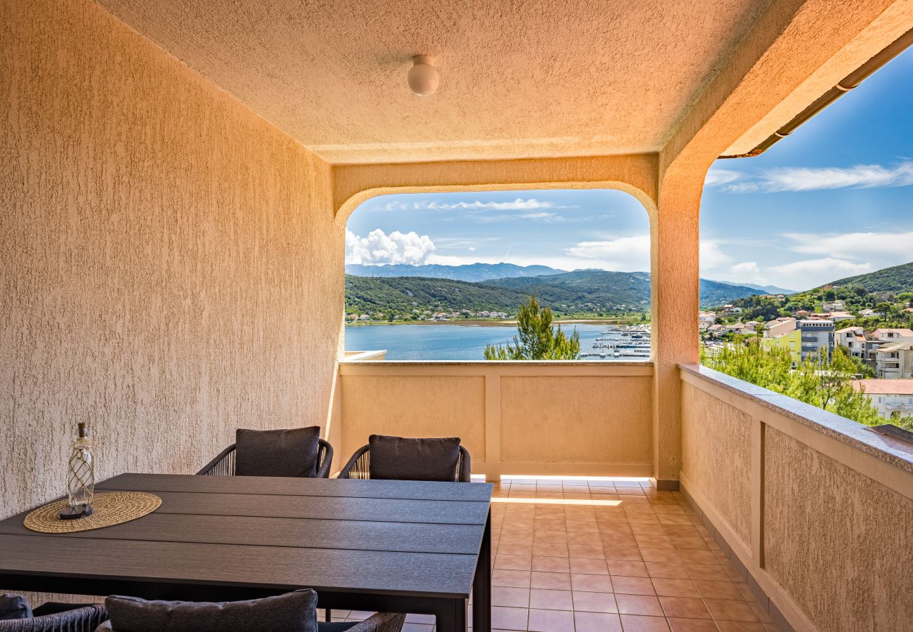 Apartment in Supetarska Draga - Apartment Nikolina 1 with Sea View