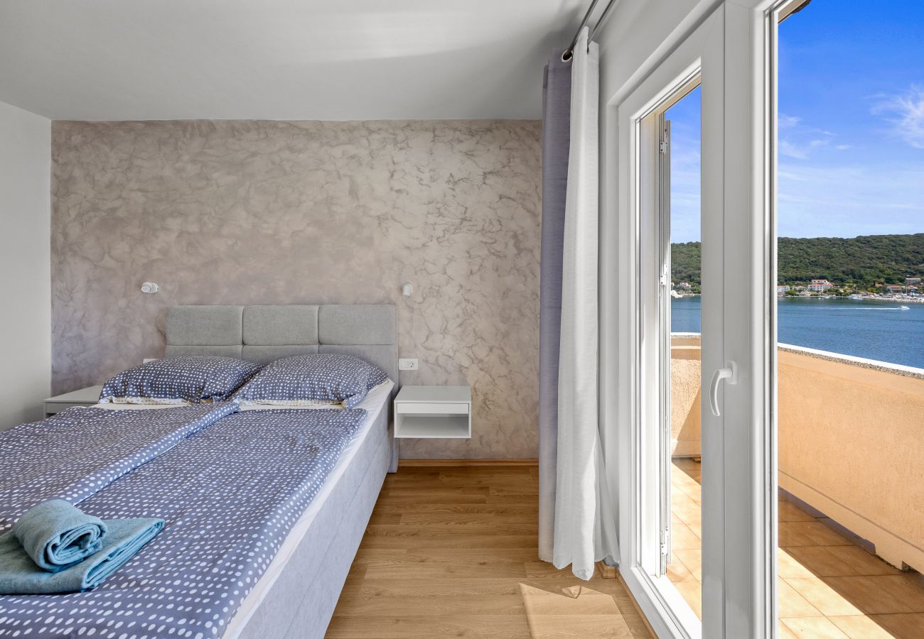 Apartment in Supetarska Draga - Apartment Nikolina 1 with Sea View