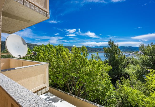 Apartment in Supetarska Draga - Apartment Nikolina 2 with Sea View