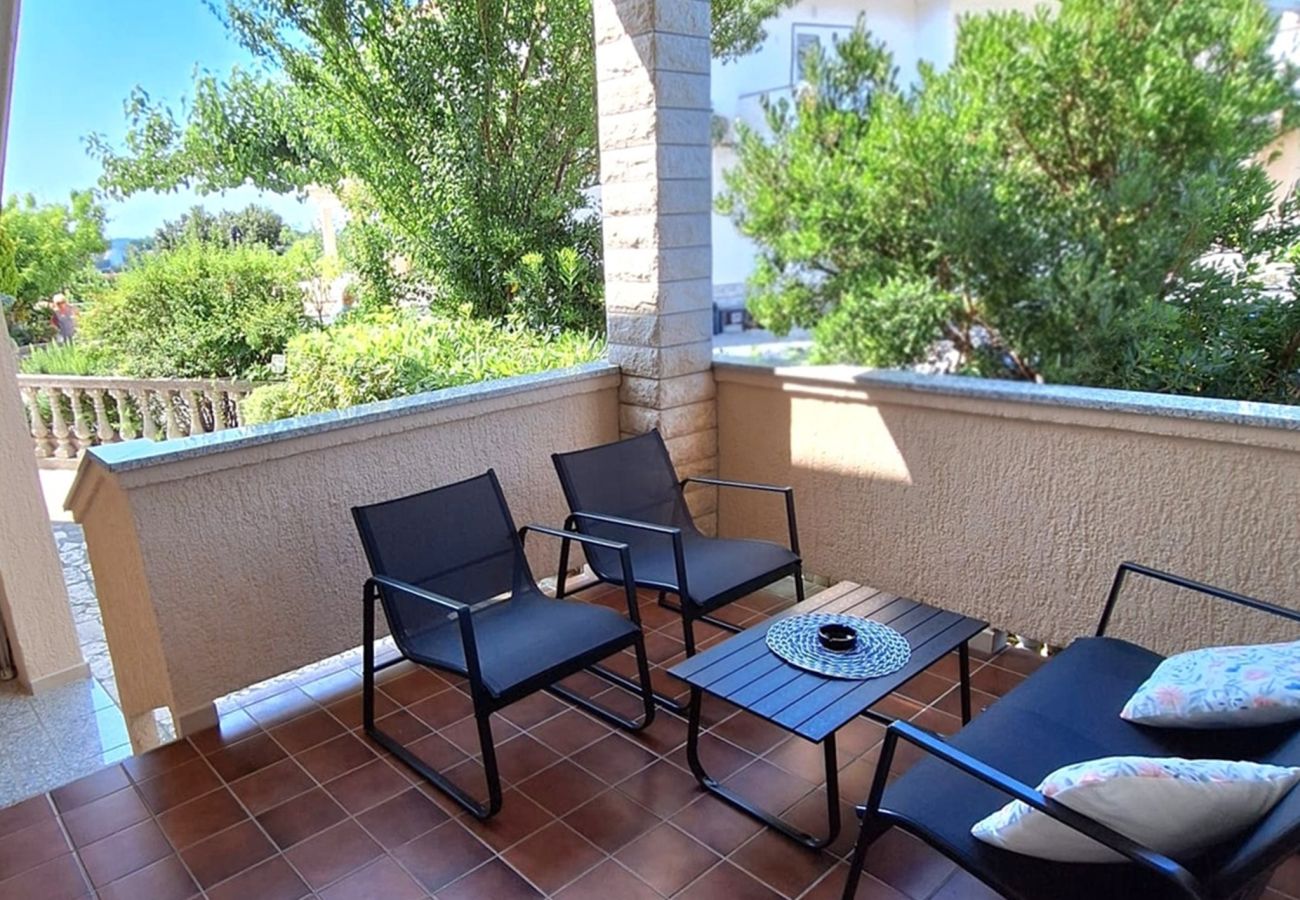 Apartment in Supetarska Draga - Apartment Nikolina 2 with Sea View