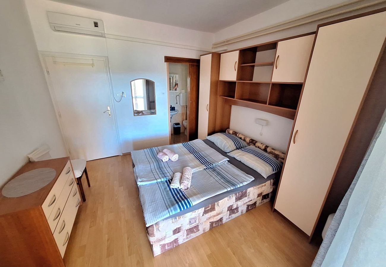 Apartment in Supetarska Draga - Apartment Nikolina 2 with Sea View