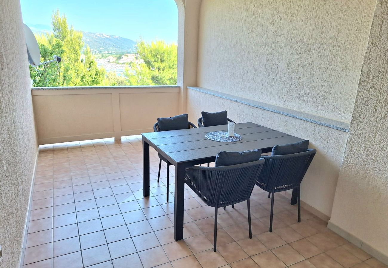 Apartment in Supetarska Draga - Apartment Nikolina 2 with Sea View