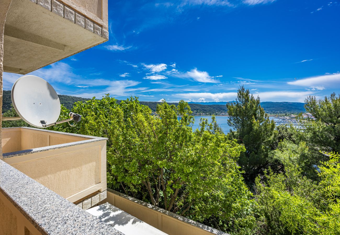 Apartment in Supetarska Draga - Apartment Nikolina 2 with Sea View