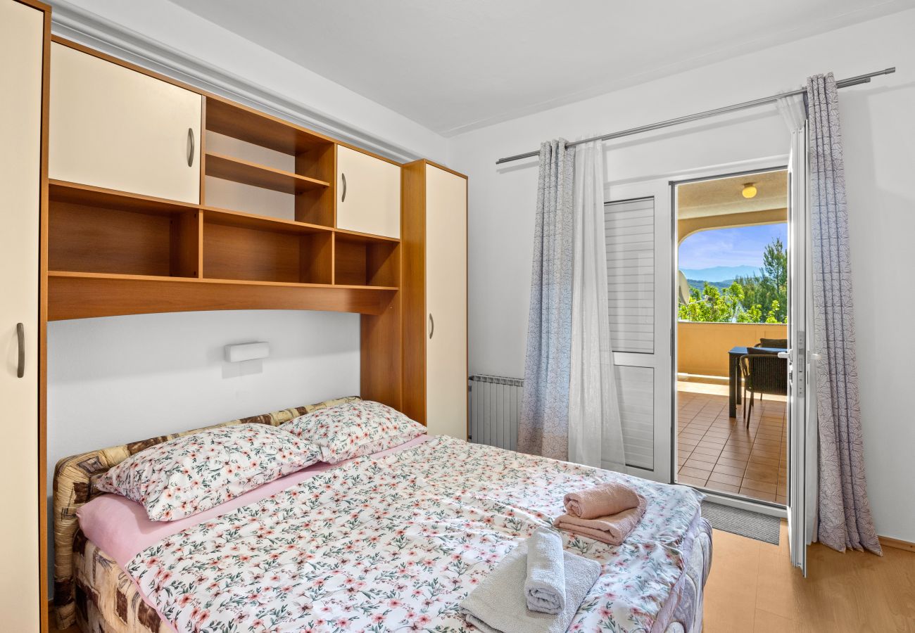 Apartment in Supetarska Draga - Apartment Nikolina 2 with Sea View