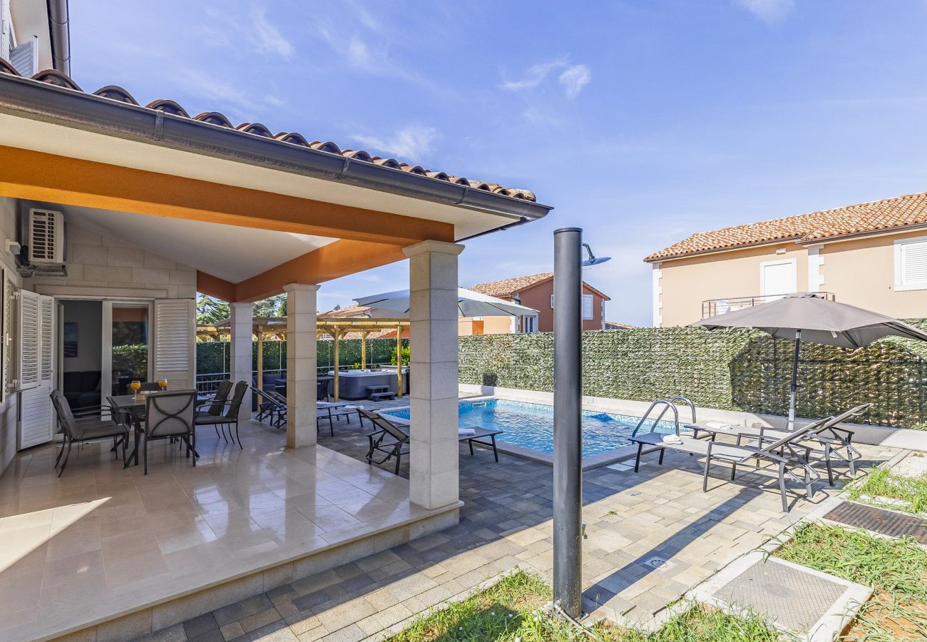 Villa in Pula - Lotus Elite Villa with Pool & Jacuzzi 12