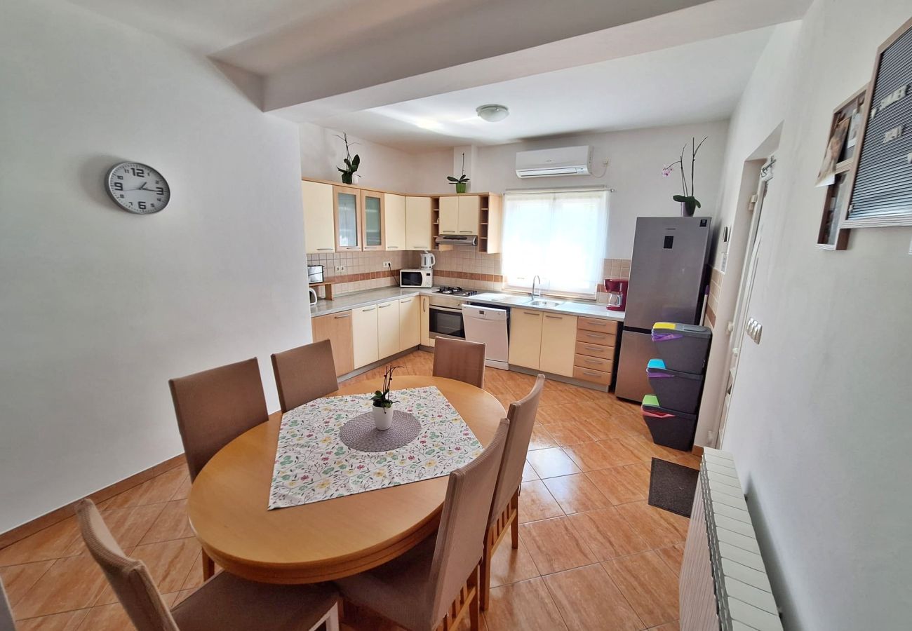 Apartment in Supetarska Draga - Apartment Nikolina 6 with Sea View