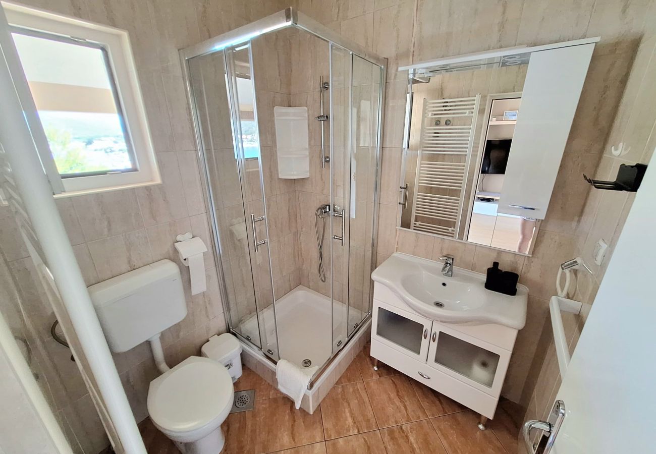 Apartment in Supetarska Draga - Apartment Nikolina 6 with Sea View