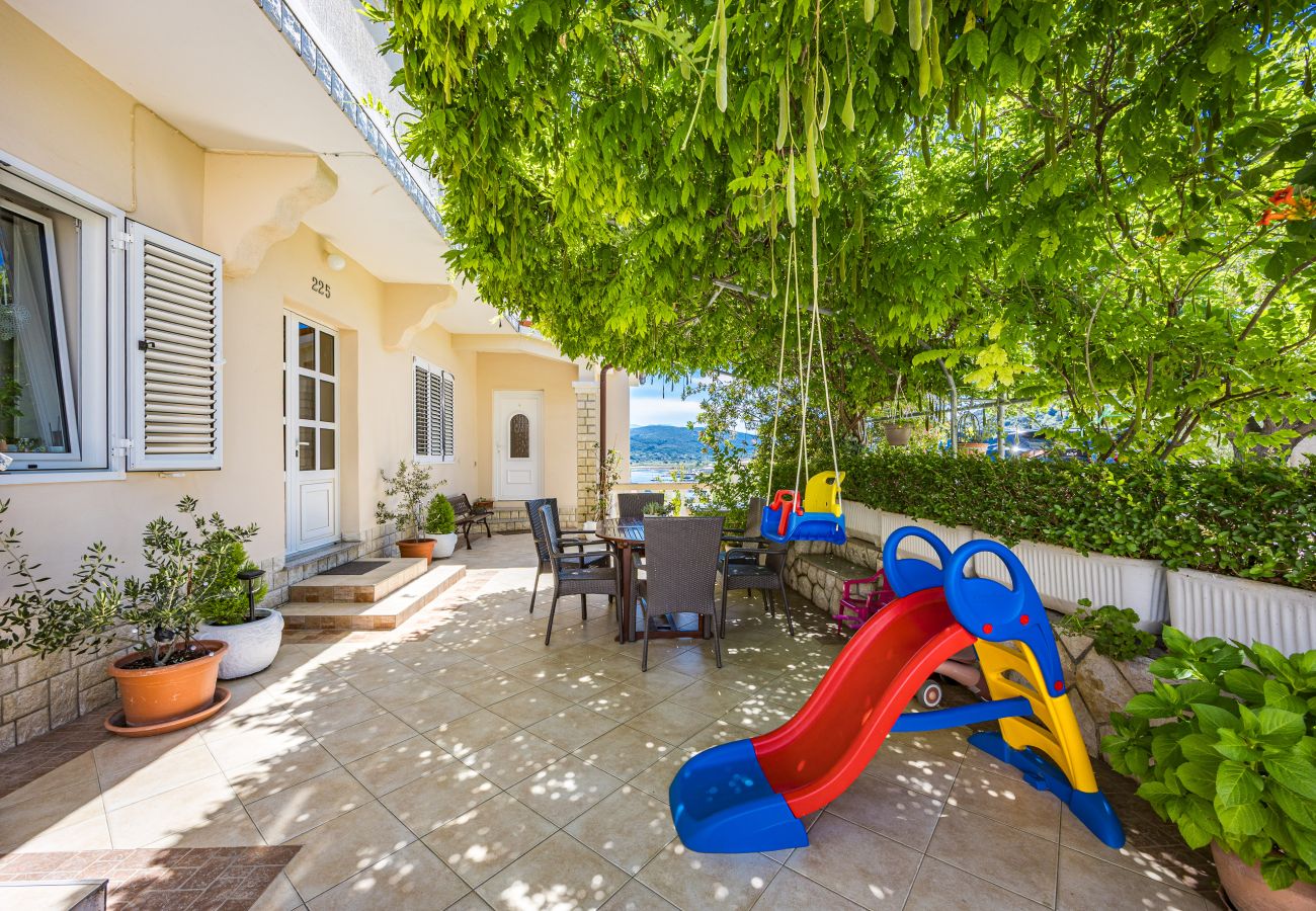 Apartment in Supetarska Draga - Apartment Nikolina 6 with Sea View