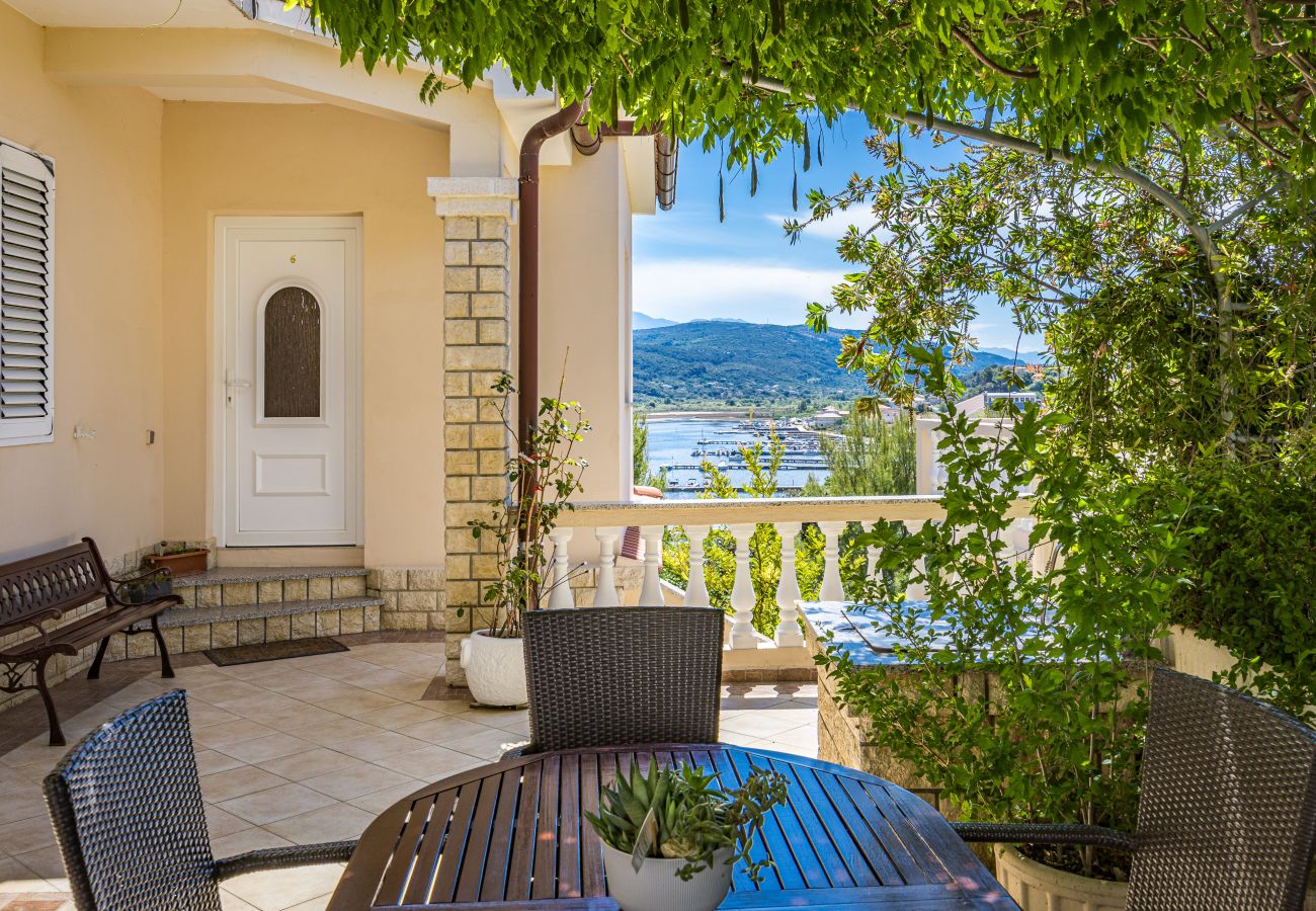 Apartment in Supetarska Draga - Apartment Nikolina 6 with Sea View