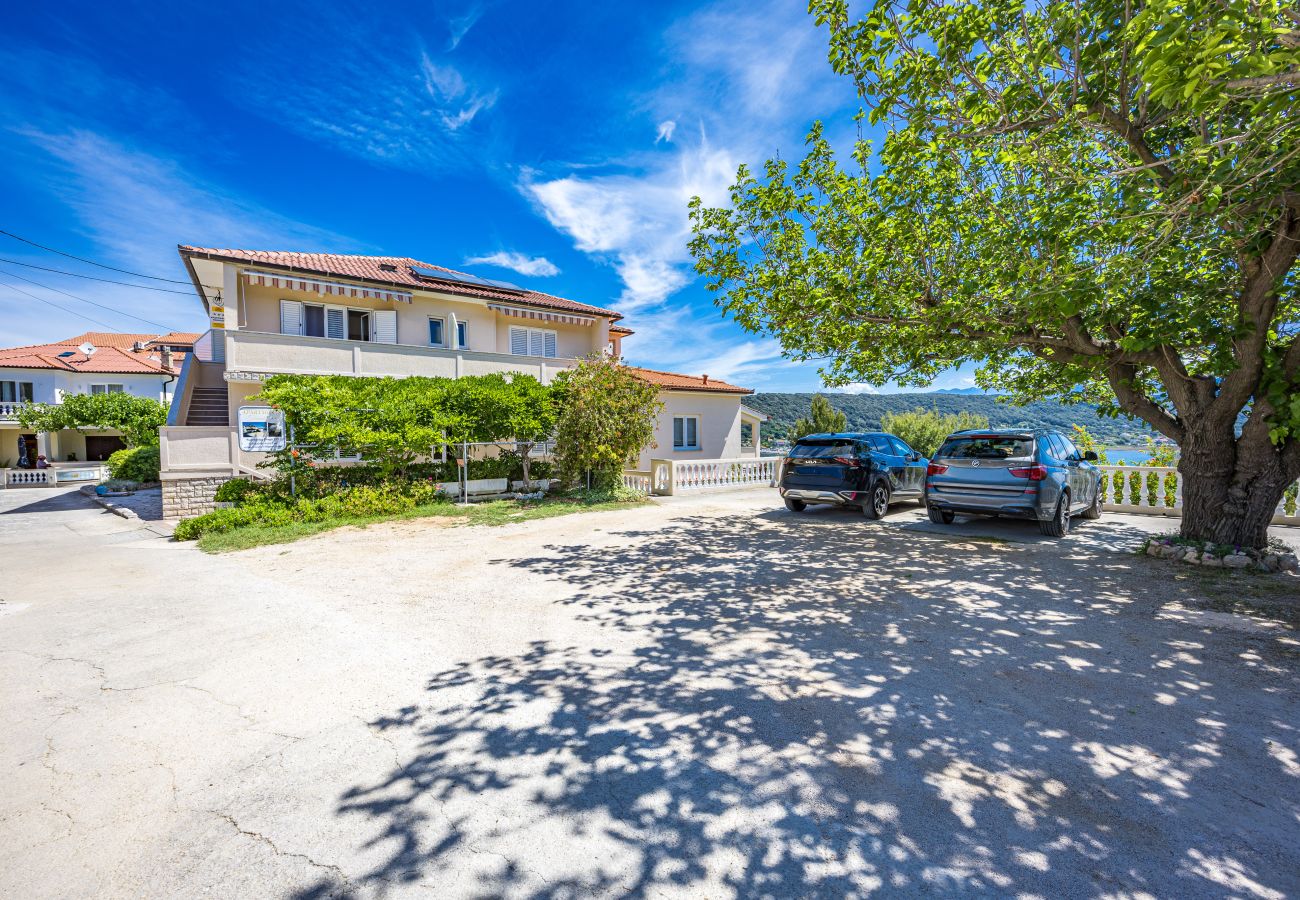Apartment in Supetarska Draga - Apartment Nikolina 6 with Sea View