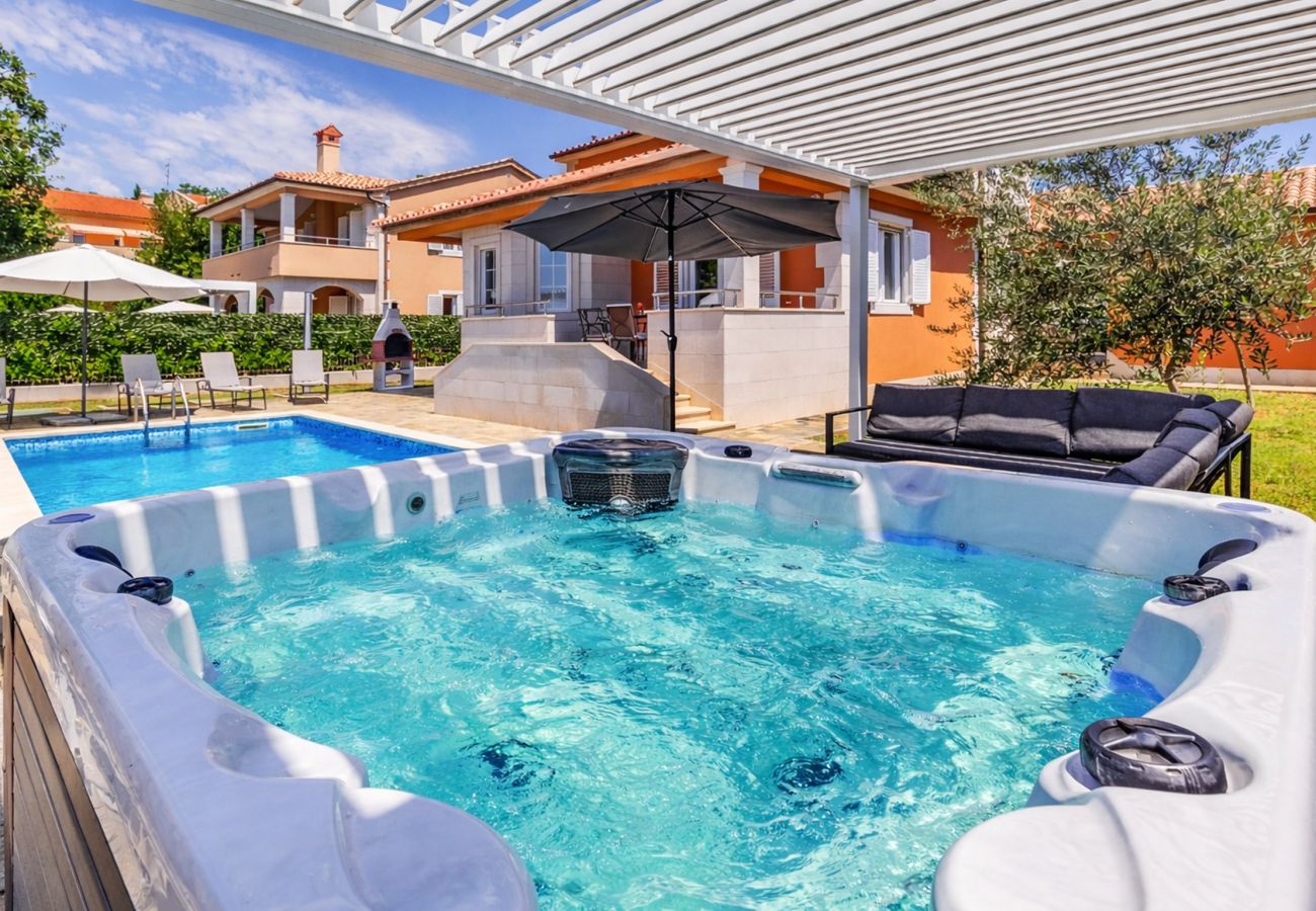 Villa in Pula - Lotus Elite Villa with Pool & Jacuzzi 2