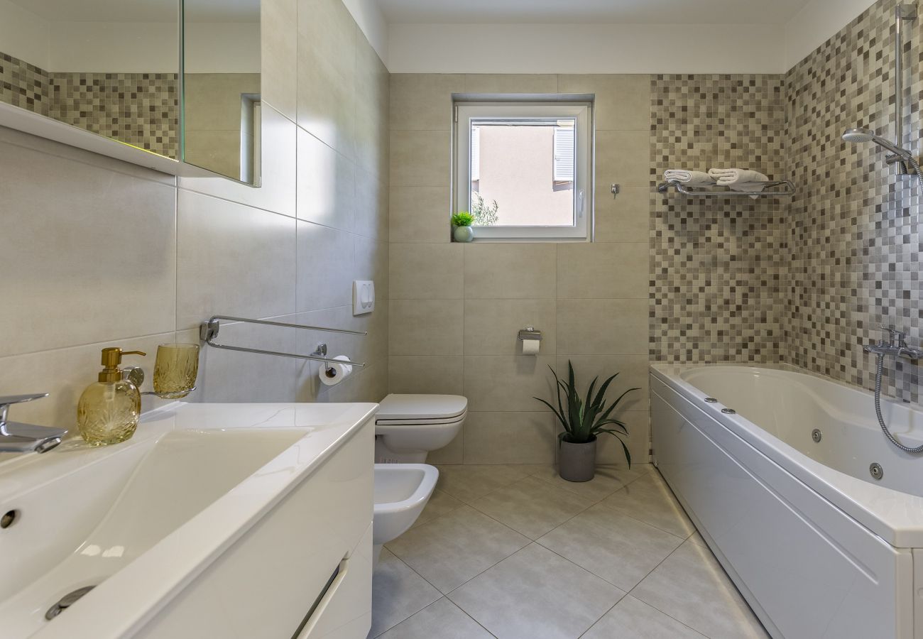 Villa in Pula - Lotus Elite Villa with Pool & Jacuzzi 2