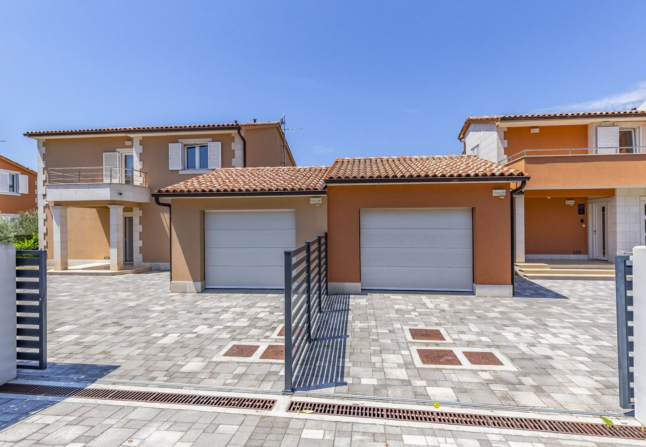 Villa in Pula - Lotus Elite Villa with Pool & Jacuzzi 4