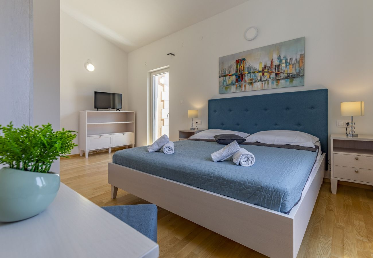 Villa in Pula - Lotus Elite Villa with Pool & Jacuzzi 1