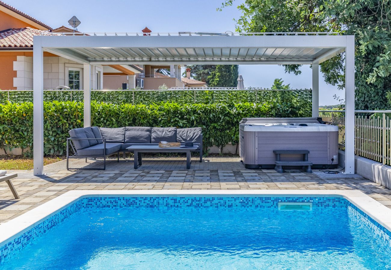 Villa in Pula - Lotus Elite Villa with Pool & Jacuzzi 1