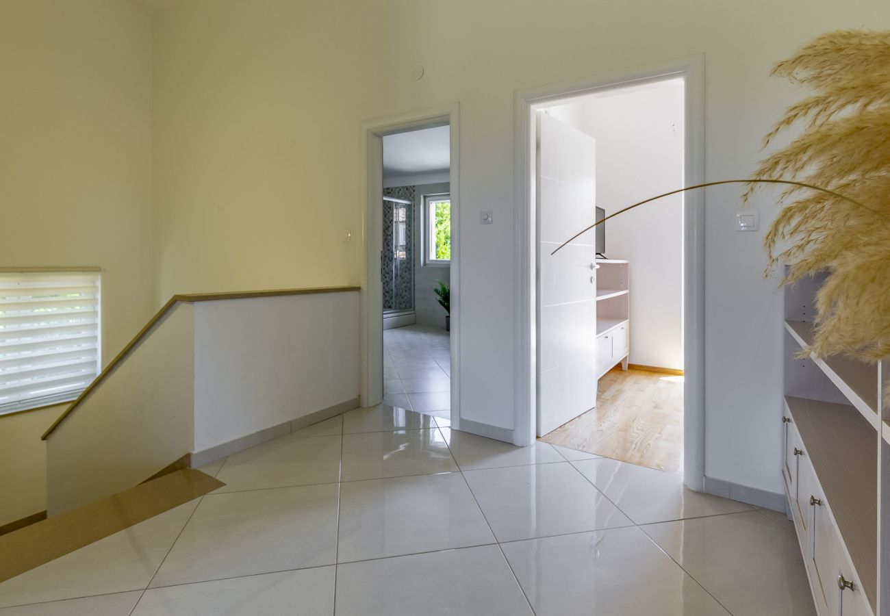 Villa in Pula - Lotus Elite Villa with Pool & Jacuzzi 1