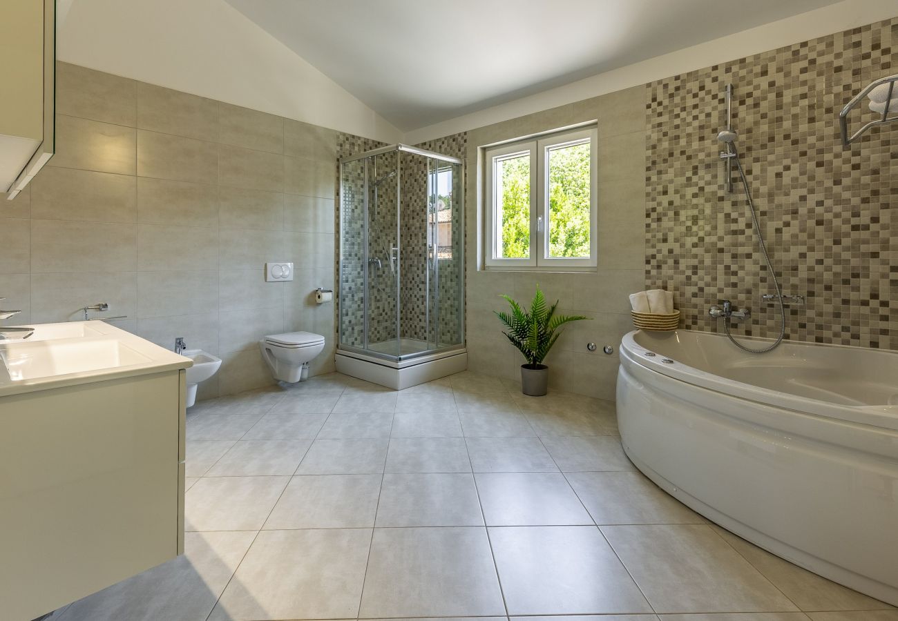 Villa in Pula - Lotus Elite Villa with Pool & Jacuzzi 3