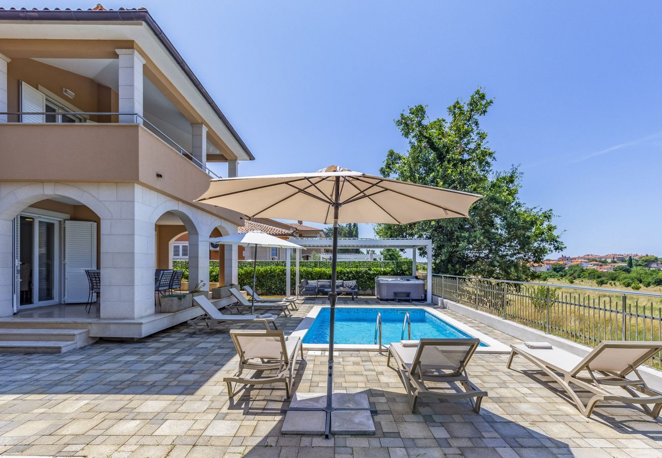 Villa in Pula - Lotus Elite Villa with Pool & Jacuzzi 3