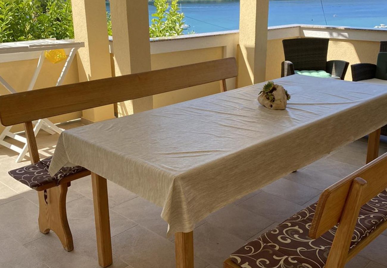 Apartment in Kampor - Four Bedroom Apt. near the Beach - Villa Jagoda