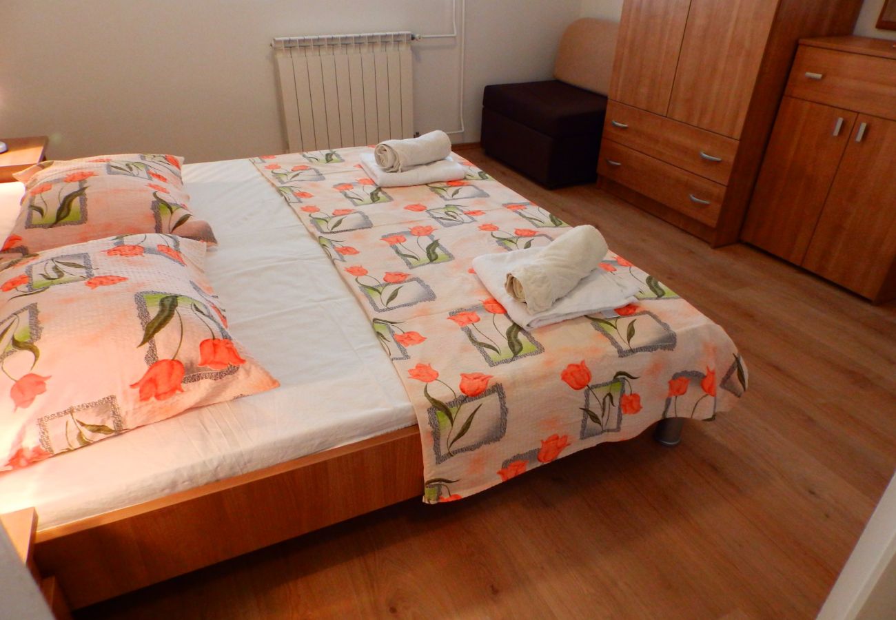 Apartment in Kampor - Four Bedroom Apt. near the Beach - Villa Jagoda