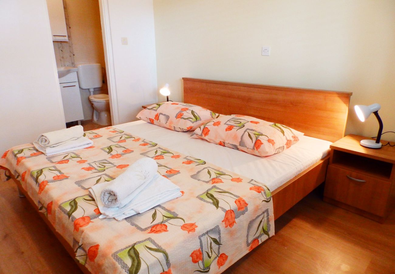 Apartment in Kampor - Four Bedroom Apt. near the Beach - Villa Jagoda