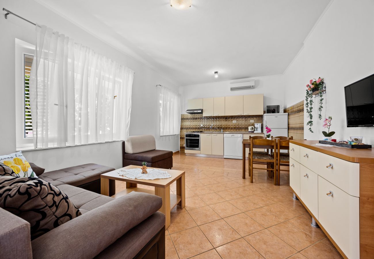 Apartment in Kampor - One Bedroom Apt. near the Beach - Villa Jagoda