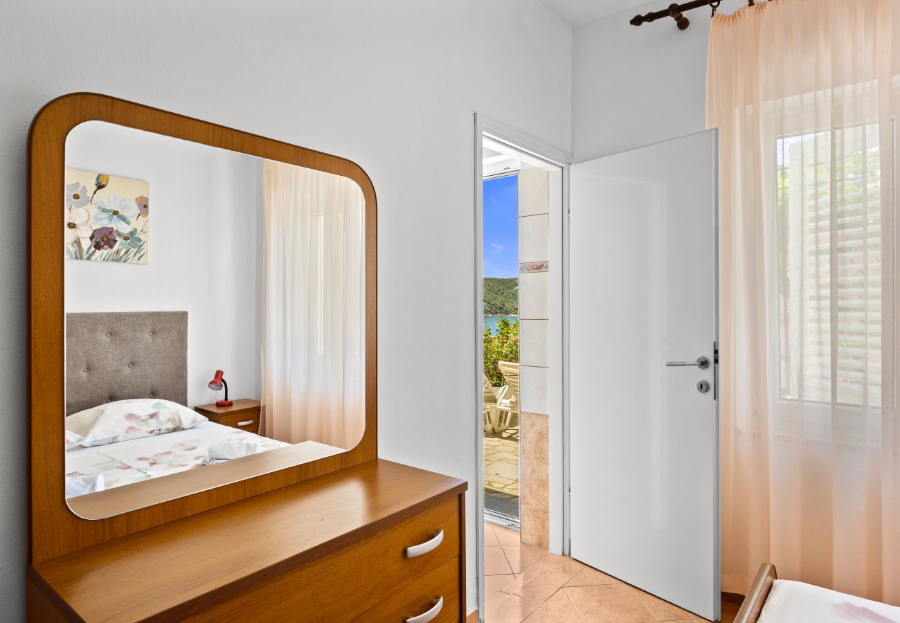 Apartment in Kampor - One Bedroom Apt. near the Beach - Villa Jagoda