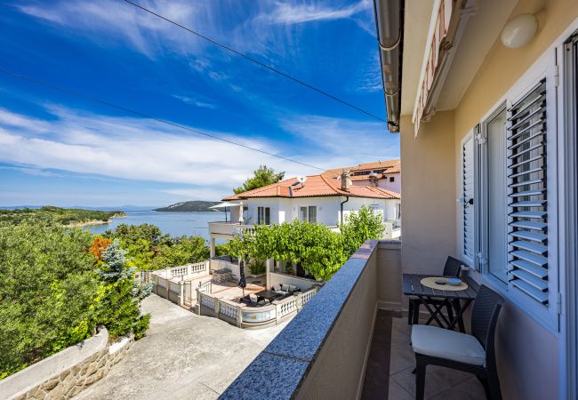 Apartment in Supetarska Draga - Apartment Nikolina 3 with Sea View