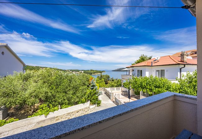 Apartment in Supetarska Draga - Apartment Nikolina 3 with Sea View
