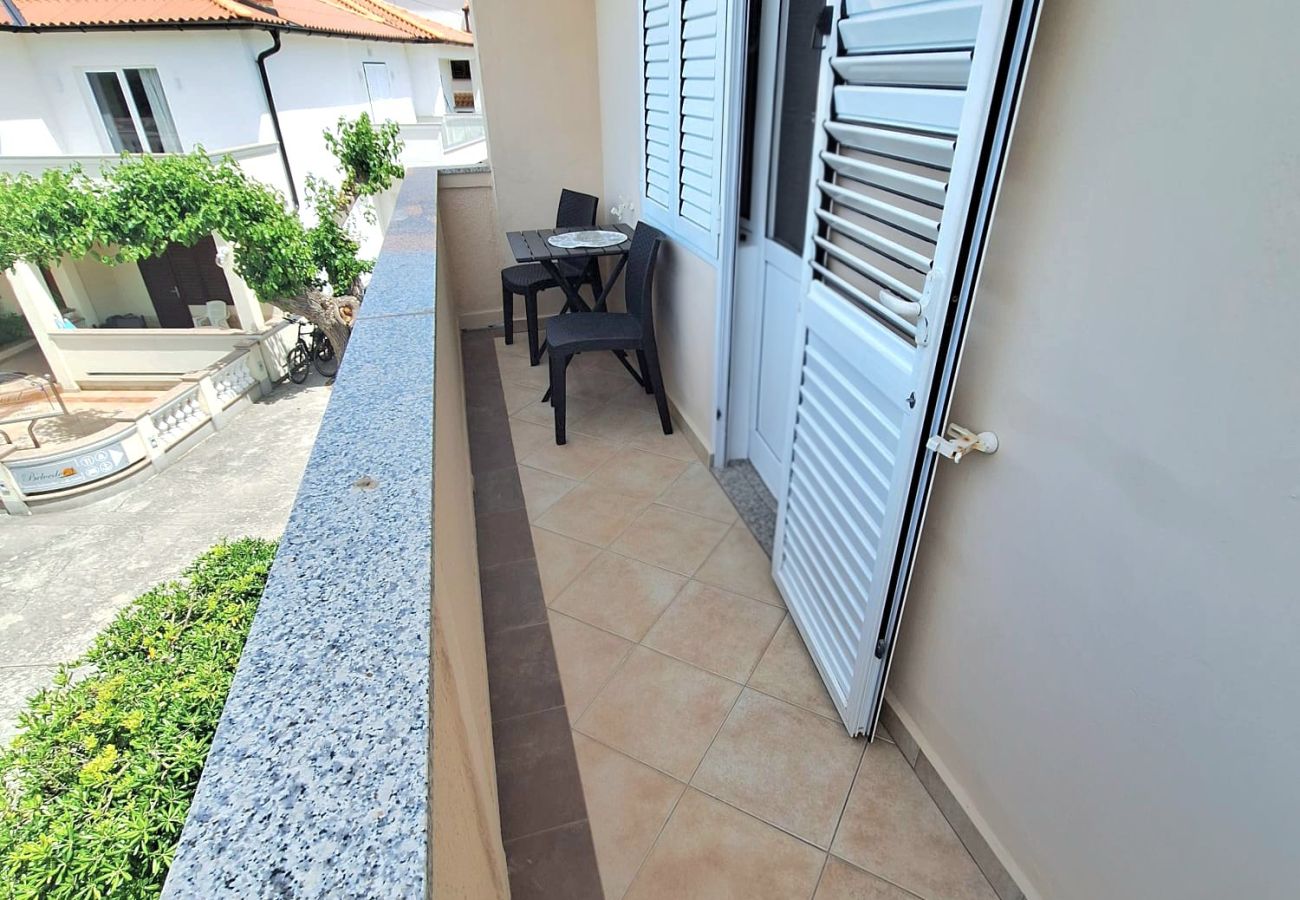 Apartment in Supetarska Draga - Apartment Nikolina 3 with Sea View